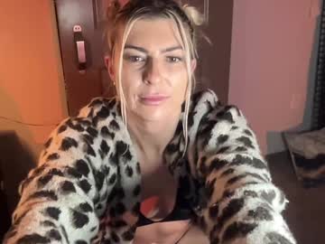 girl Big Tit Cam with chloecumz4u