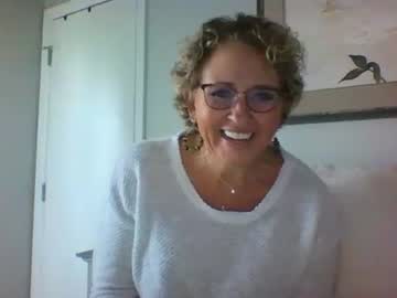 girl Big Tit Cam with momnxtdoor